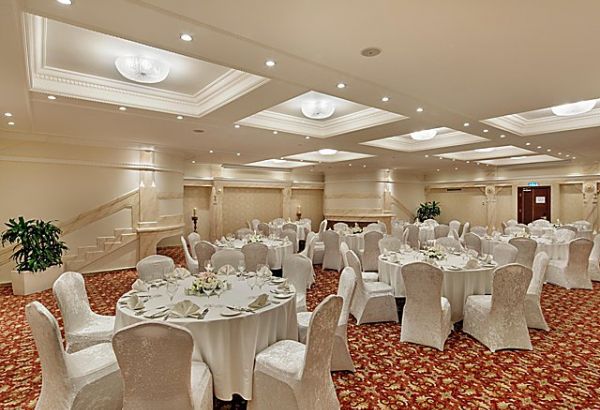Ballroom-halal-hotel-istanbul-muslim-honeymoon-oldtown-crowne-plaza-hotel - Image