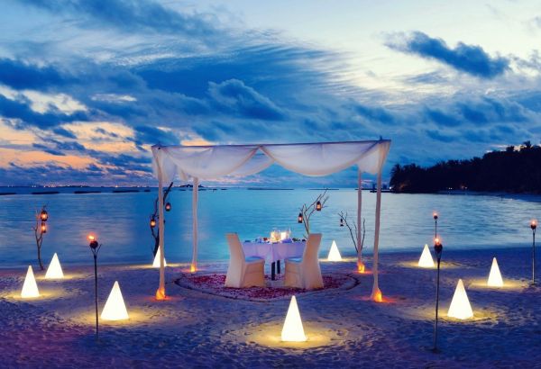 Beach-Dining-Sheraton-Full- Moon-halal-firendly-family - Image