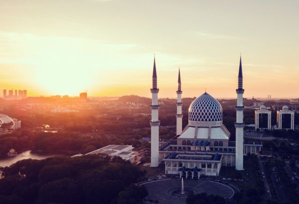 Masjid Sultan Salahuddin Abdul Aziz Shah, Shah Alam, Malaysia Stunning mosque in halal friendly Malaysia - Image