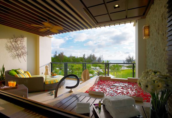 Ocean-halal-travel-muslim-couple-malaysia-Wing-Balcony - Image