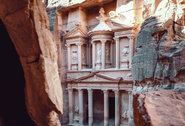 Discover the city of Petra discover Petra - Image