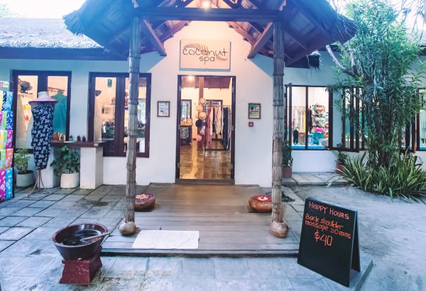 Souvenir Shop- reethi beach- halal holiday - Image